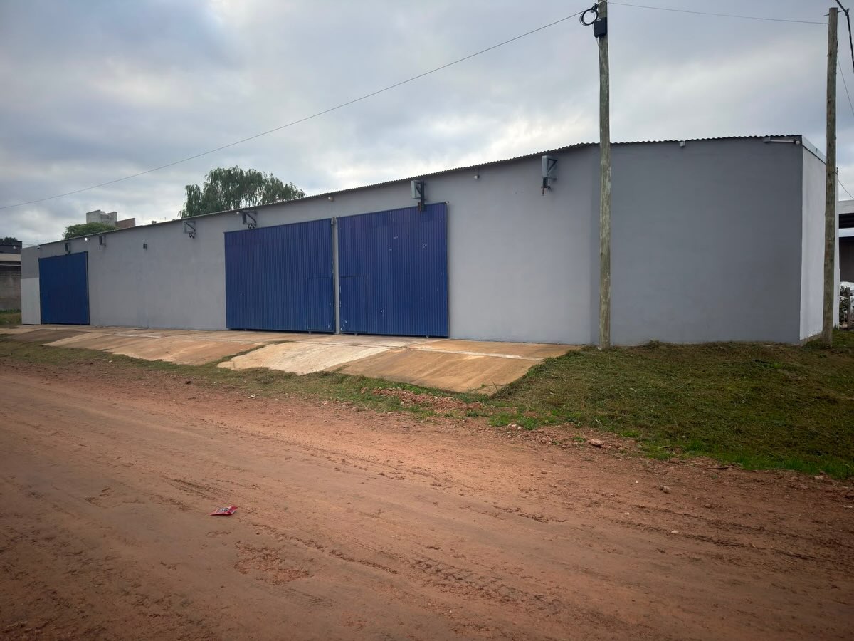 SE VENDEN 3 GALPONES EN COLÓN - foto 1