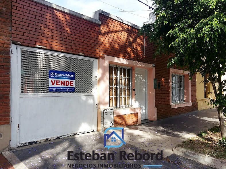 SE VENDE CASA + TRES DEPTOS EN ZONA CÉNTRICA - foto 1