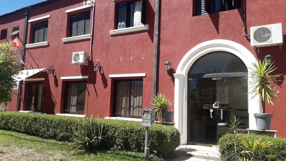 SE VENDE APART HOTEL EN ZONA RESIDENCIAL - foto 1