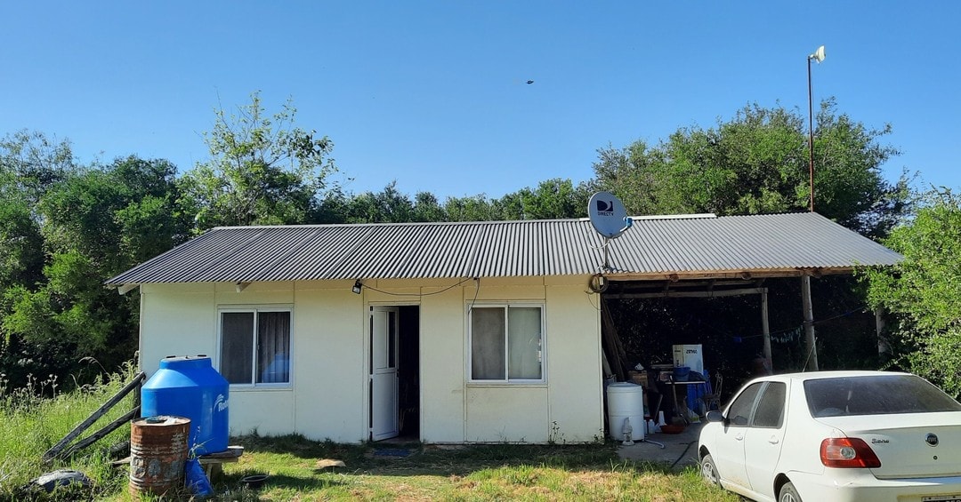 SE VENDE O PERMUTA CASA PREFABRICADA EN LOTEO INTERNO DE COLON - foto 1