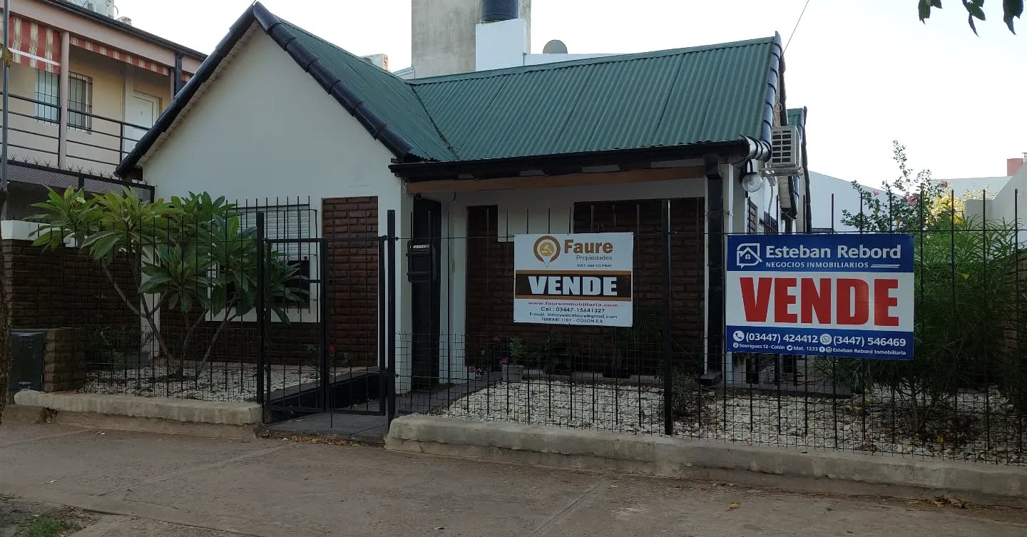 SE VENDE CASA + MONOAMBIENTE EN COLON - foto 1