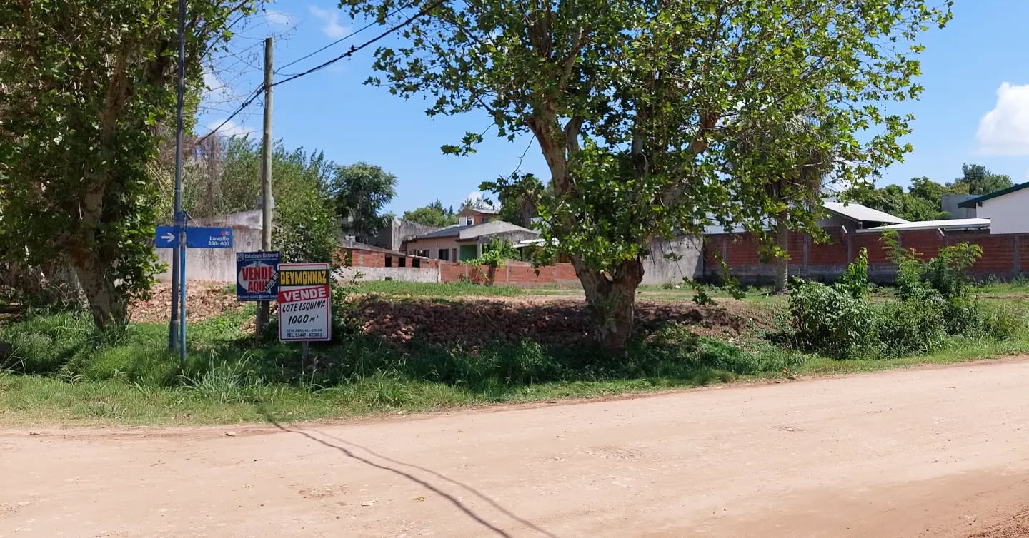 SE VENDE IMPORTANTE LOTE ESQUINA EN COLÓN - foto 1