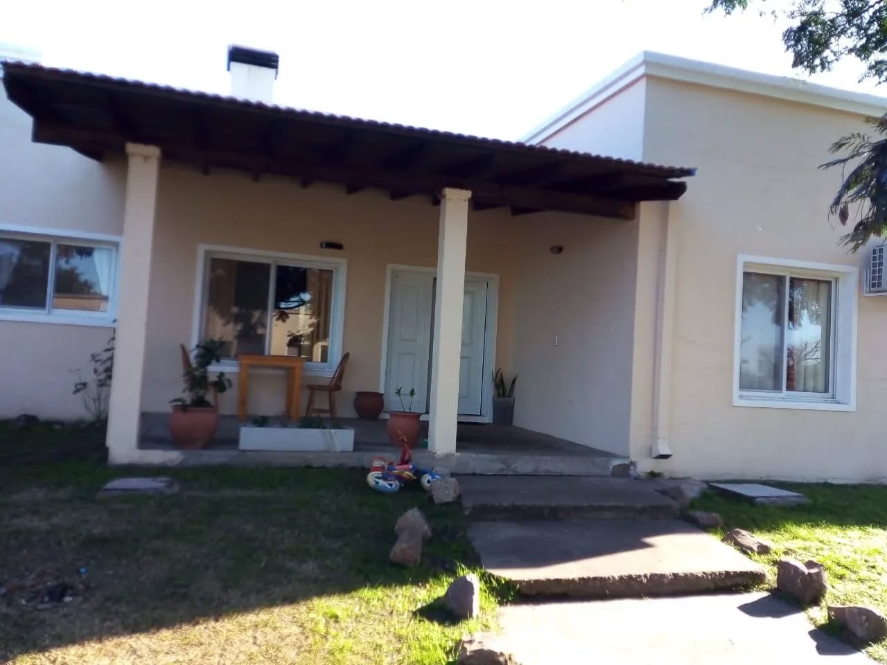 SE VENDE IMPORTANTE PROPIEDAD EN COLON - foto 1