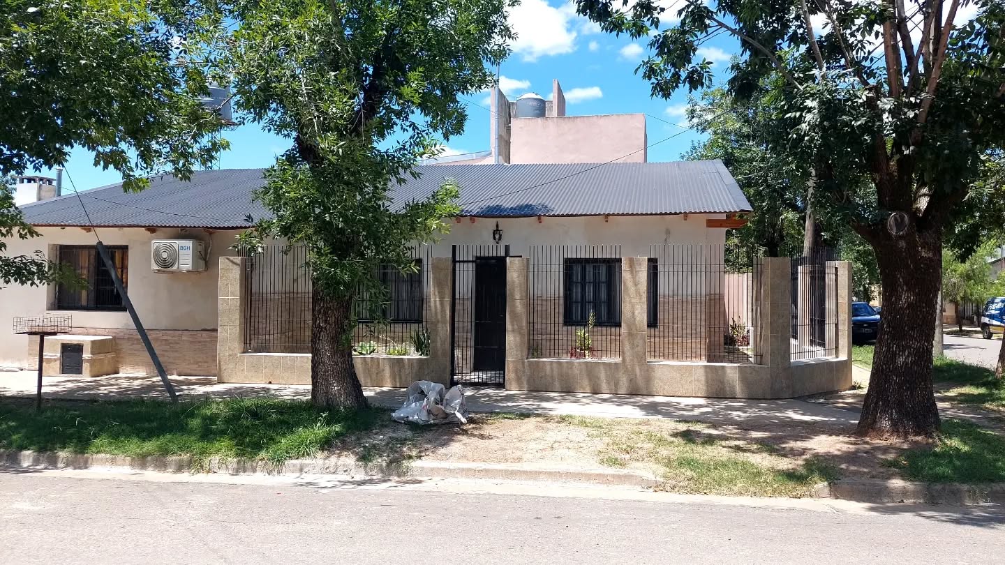 SE VENDE CASA EN COLÓN - foto 1