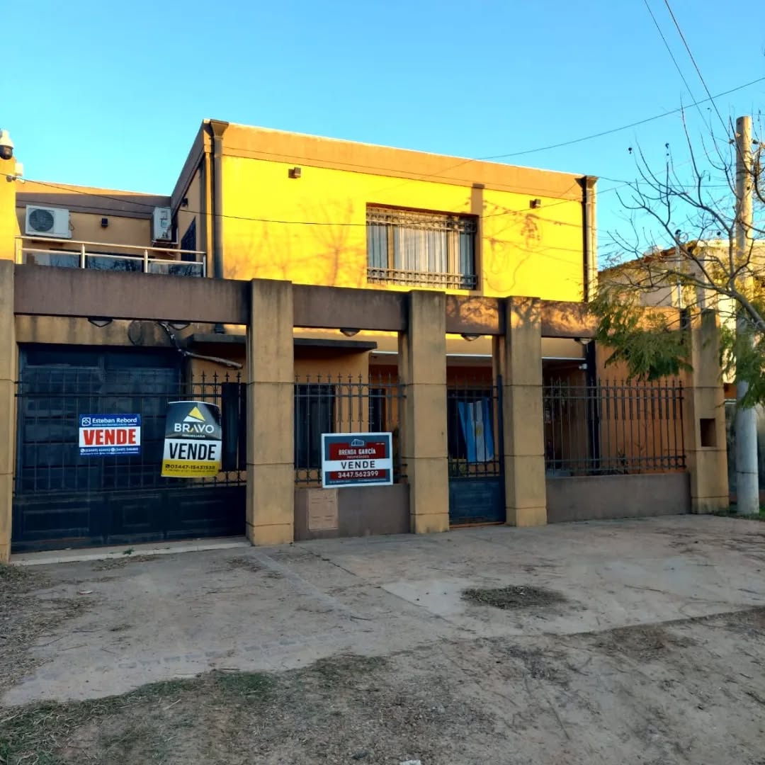 SE VENDE IMPORTANTE PROPIEDAD EN COLÓN - foto 1