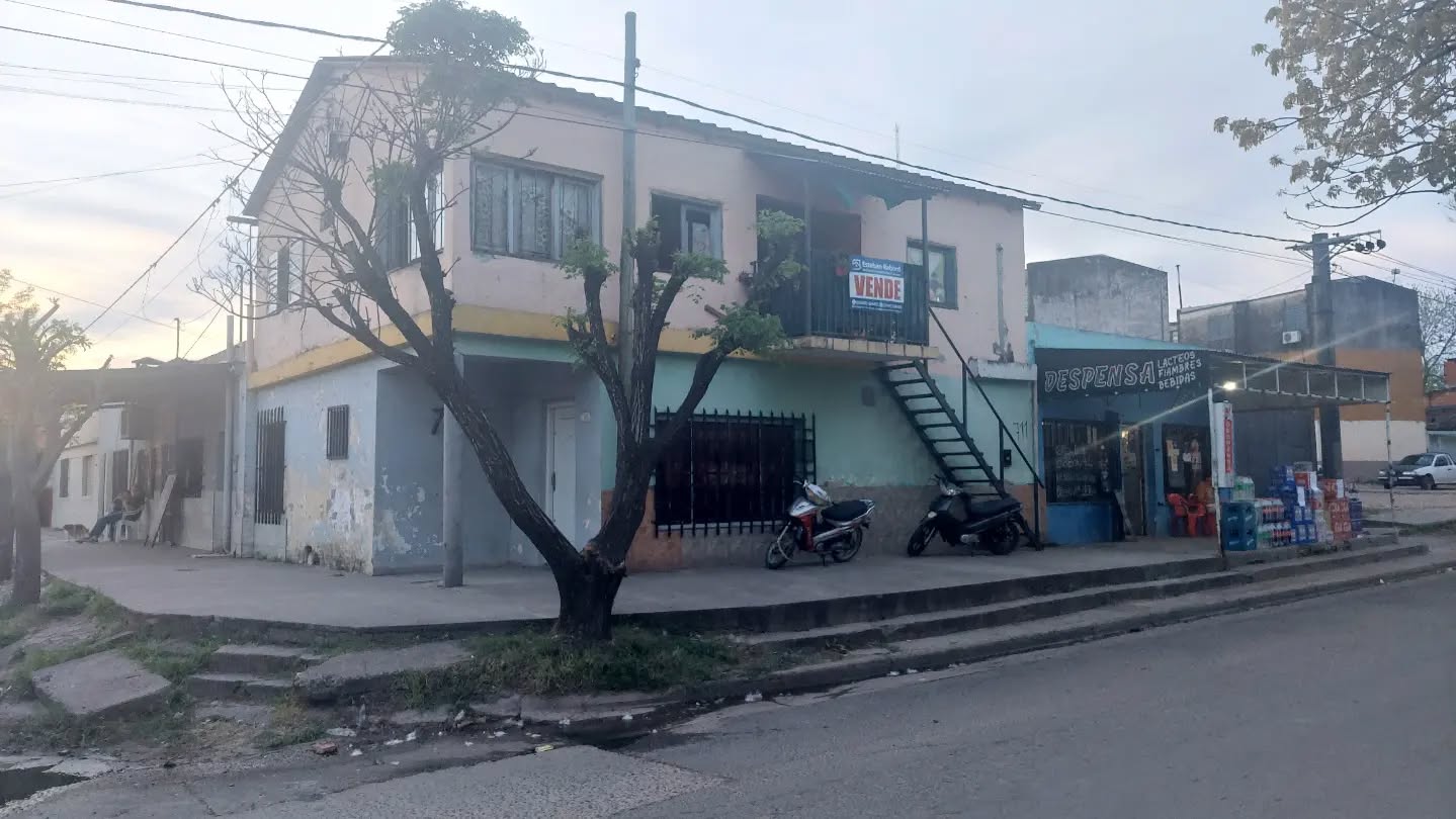 SE VENDE ESQUINA EN CONCEPCIÓN DEL URUGUAY - foto 1