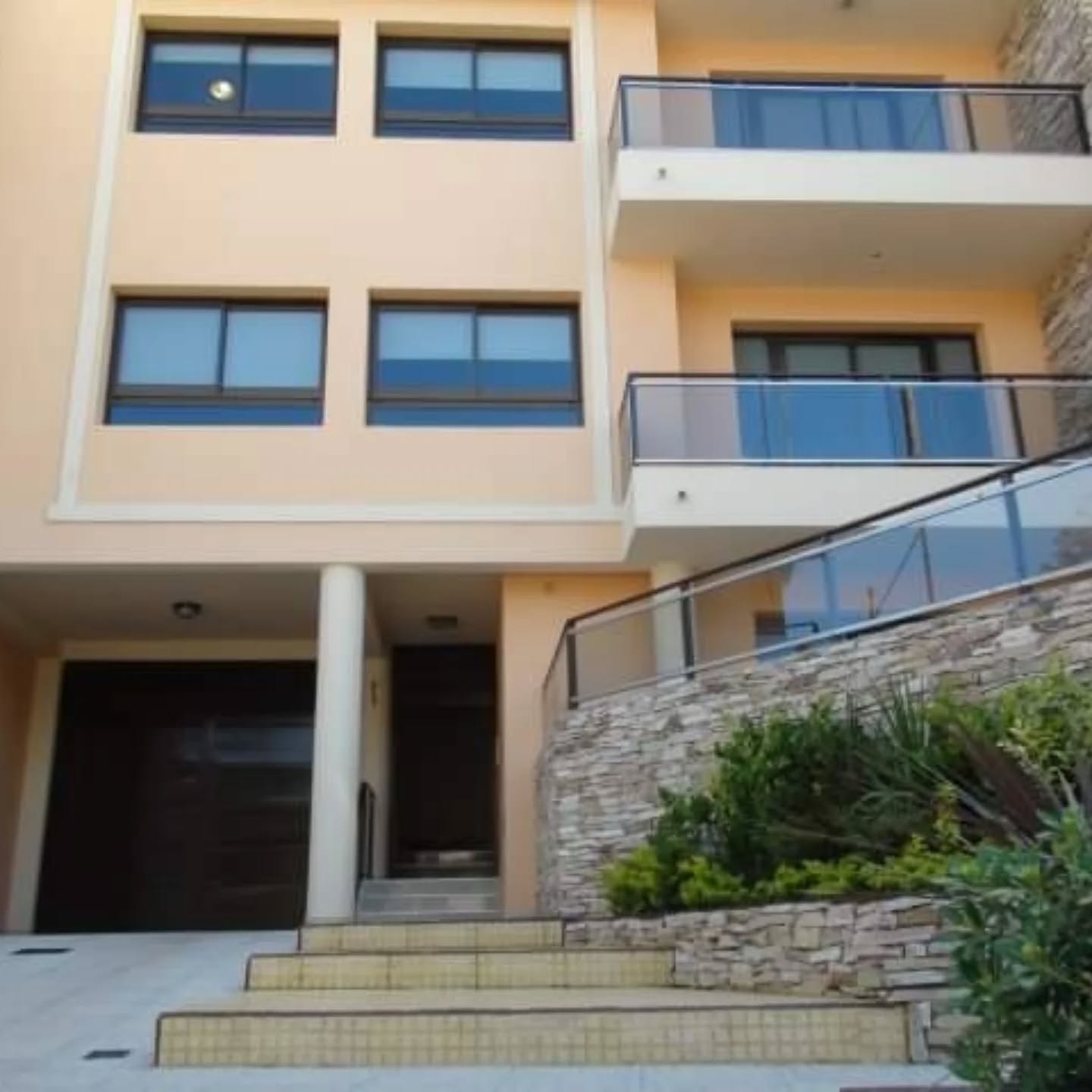 SE VENDE EDIFICIO EN COLÓN - foto 1