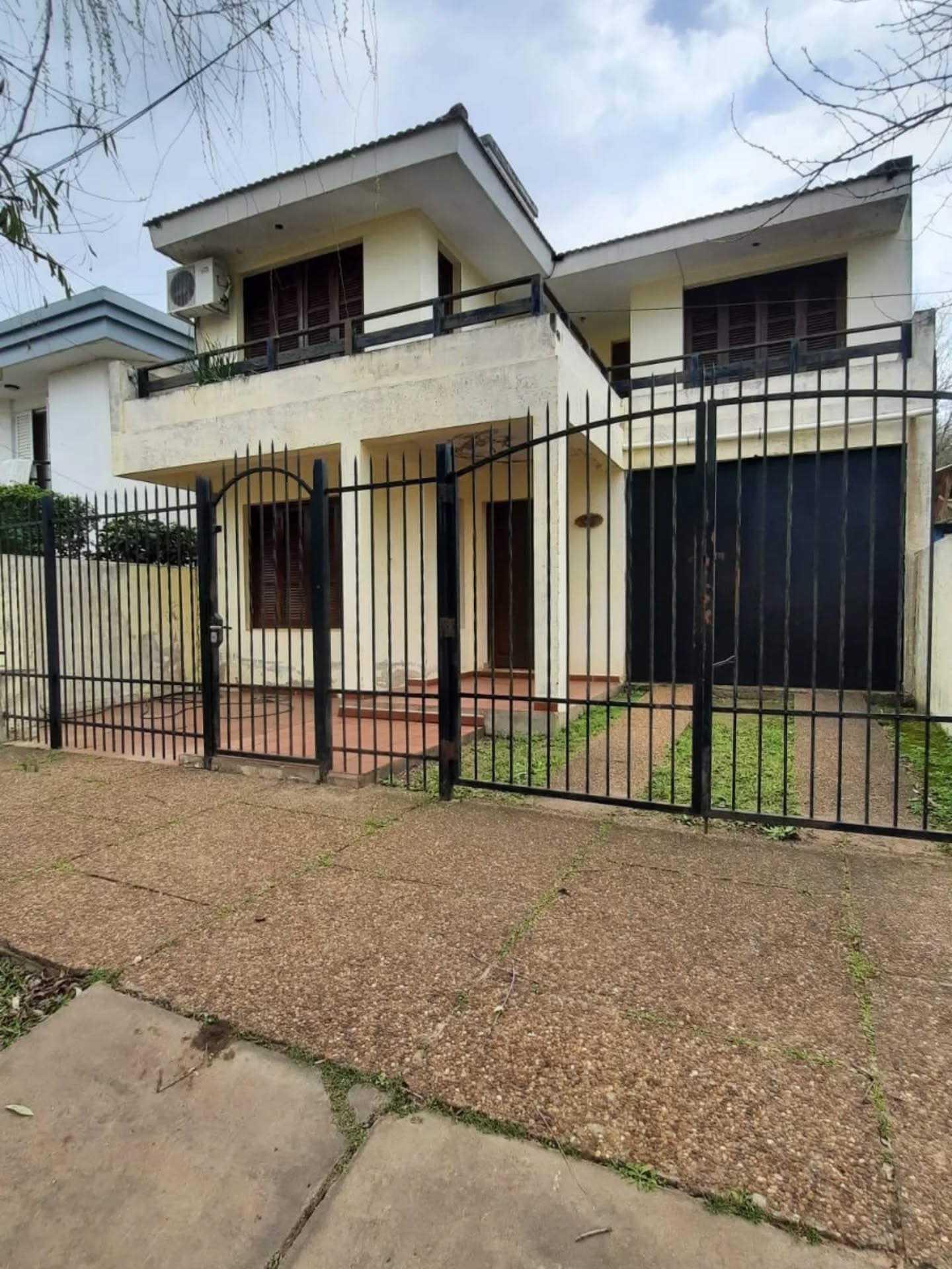 SE ALQUILA IMPORTANTE CASA EN COLÓN - foto 1
