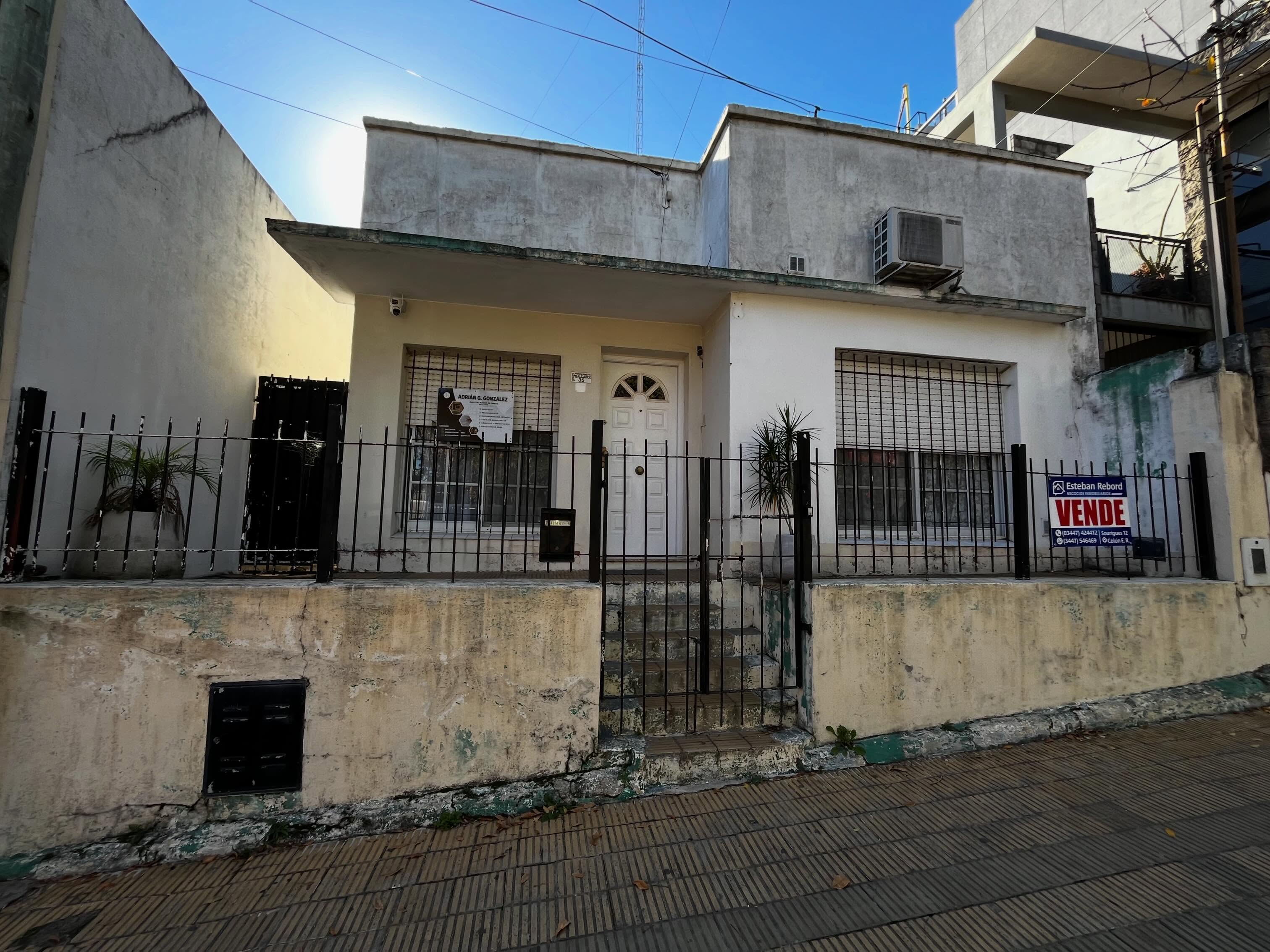 SE VENDE CASA EN EL CENTRO DE COLÓN - foto 1